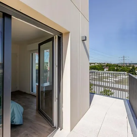2p Moderne Avec Balcon Et Vue A Massy *