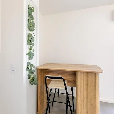 2p Moderne Avec Balcon Et Vue A Massy Apartment Palaiseau