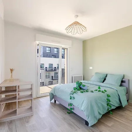 2p Moderne Avec Balcon Et Vue A Massy Apartment